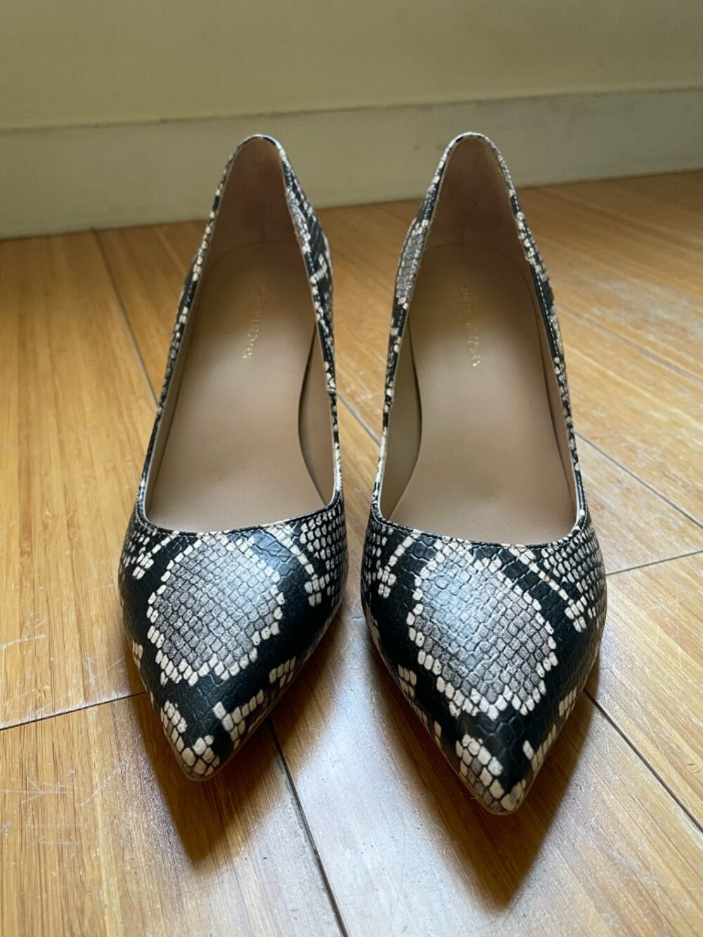 STUART WEITZMAN Snake Leather Pump Heels